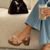 Sandales Gaia — taupe, brides croisées et clous dorés